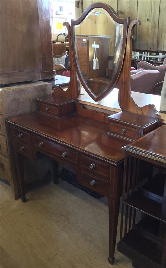 Edwardian inlaid mahogany dressing table